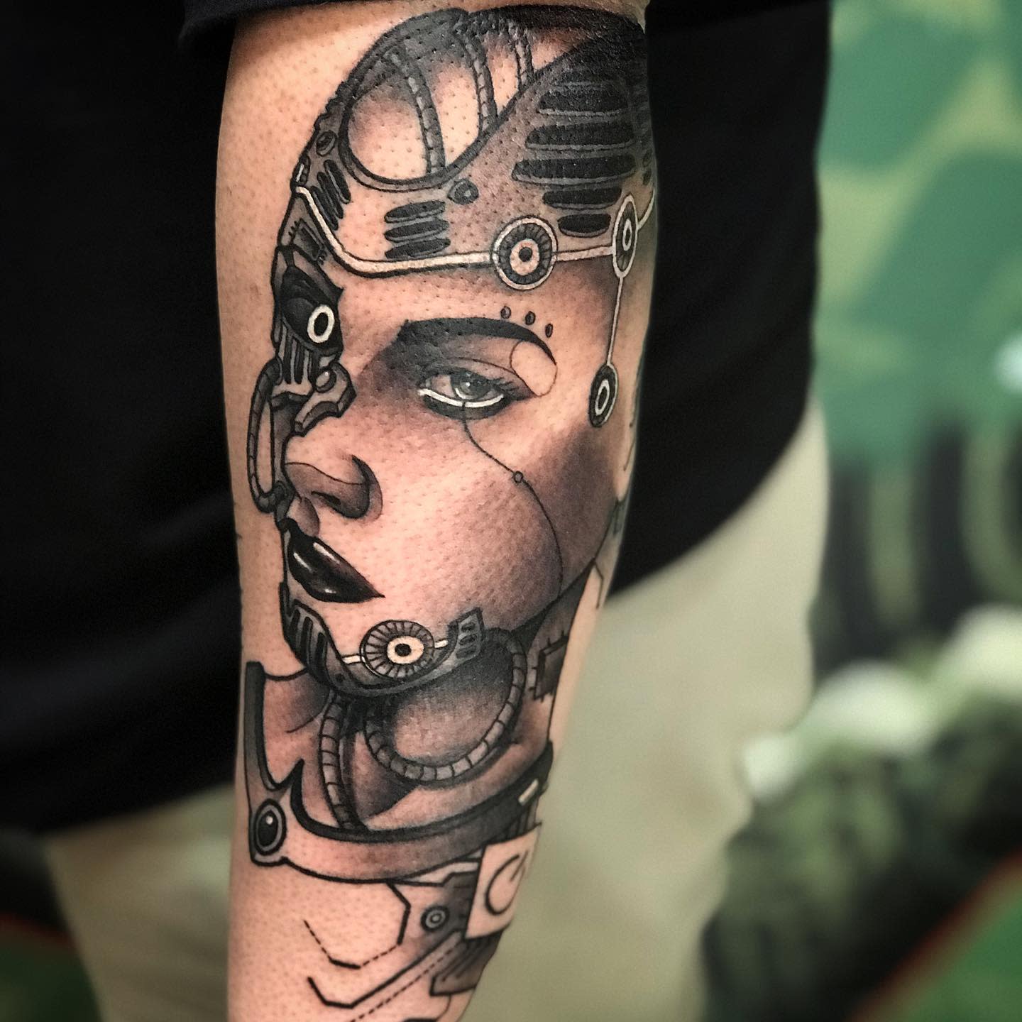 cánh tay cyberpunk tattoo -gabrielgnomo